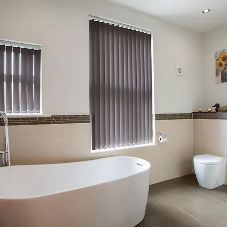 בית נופש 10 St Marys *